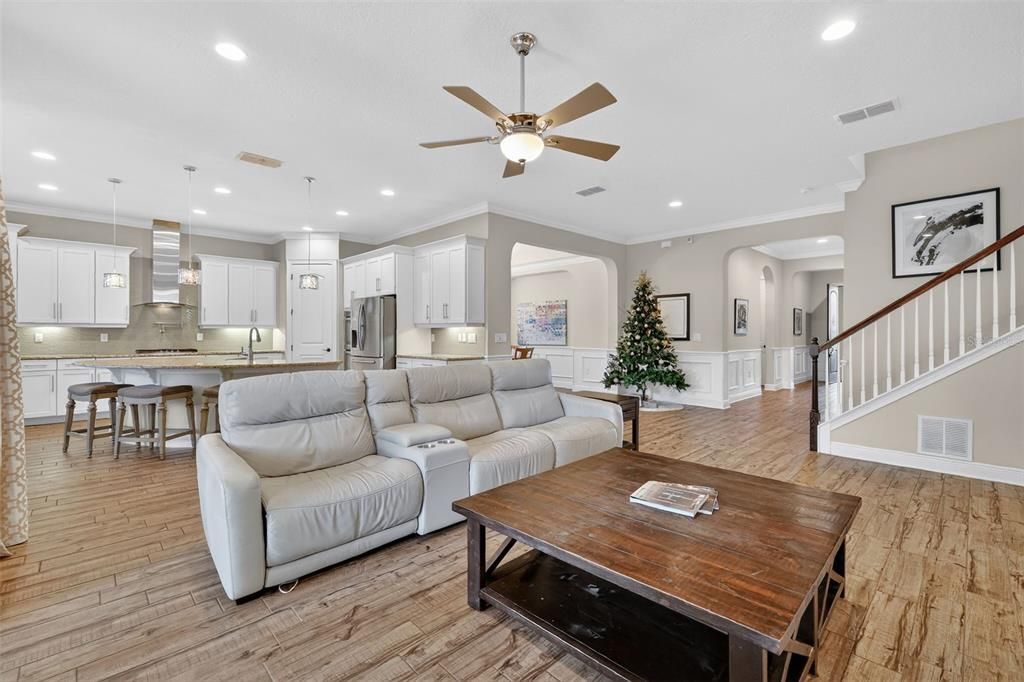 En Venta: $949,900 (4 camas, 4 baños, 3479 Pies cuadrados)