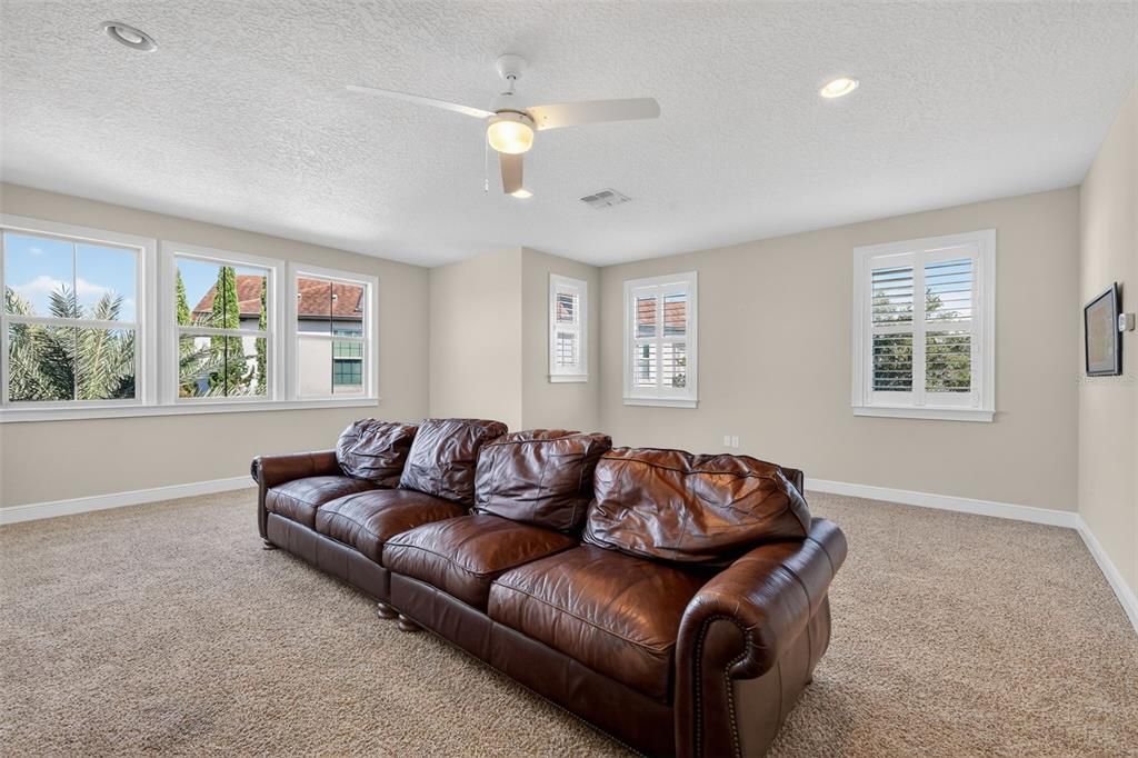 En Venta: $949,900 (4 camas, 4 baños, 3479 Pies cuadrados)