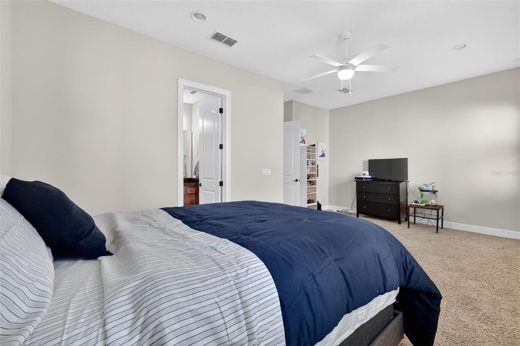 En Venta: $949,900 (4 camas, 4 baños, 3479 Pies cuadrados)