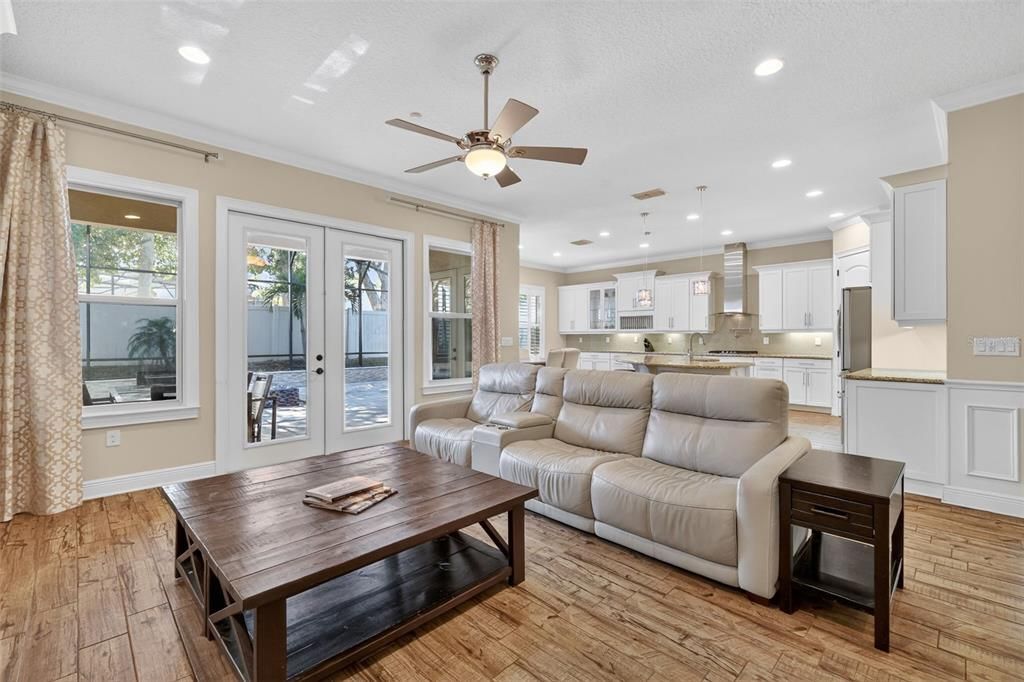 En Venta: $949,900 (4 camas, 4 baños, 3479 Pies cuadrados)