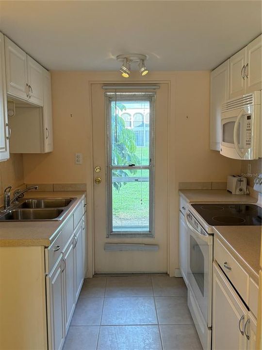 For Sale: $109,000 (1 beds, 1 baths, 530 Square Feet)