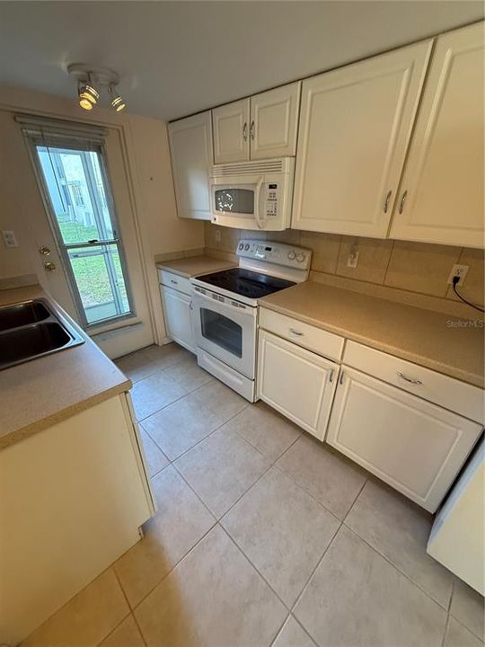 For Sale: $109,000 (1 beds, 1 baths, 530 Square Feet)