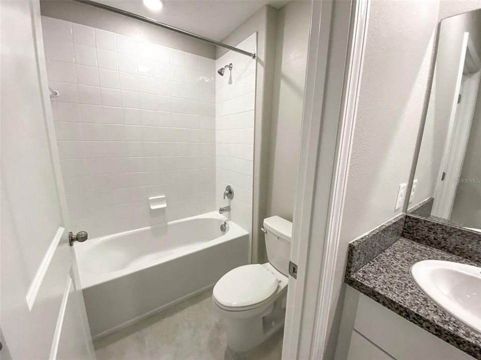 На продажу: $430,000 (5 спален, 2 ванн, 2215 Квадратных фут)