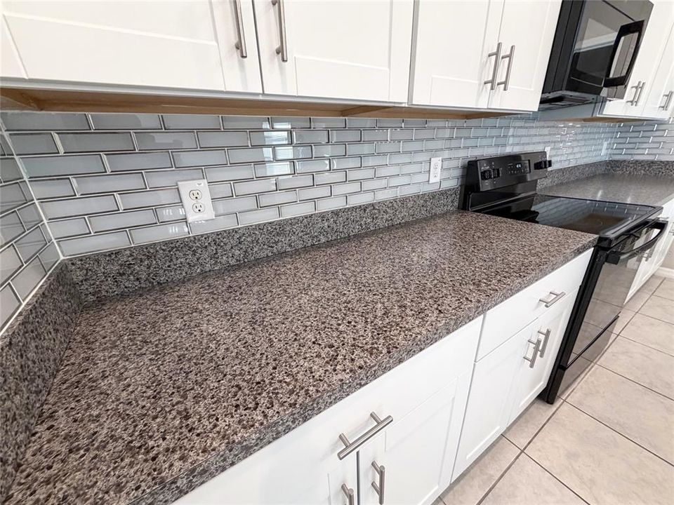 На продажу: $430,000 (5 спален, 2 ванн, 2215 Квадратных фут)