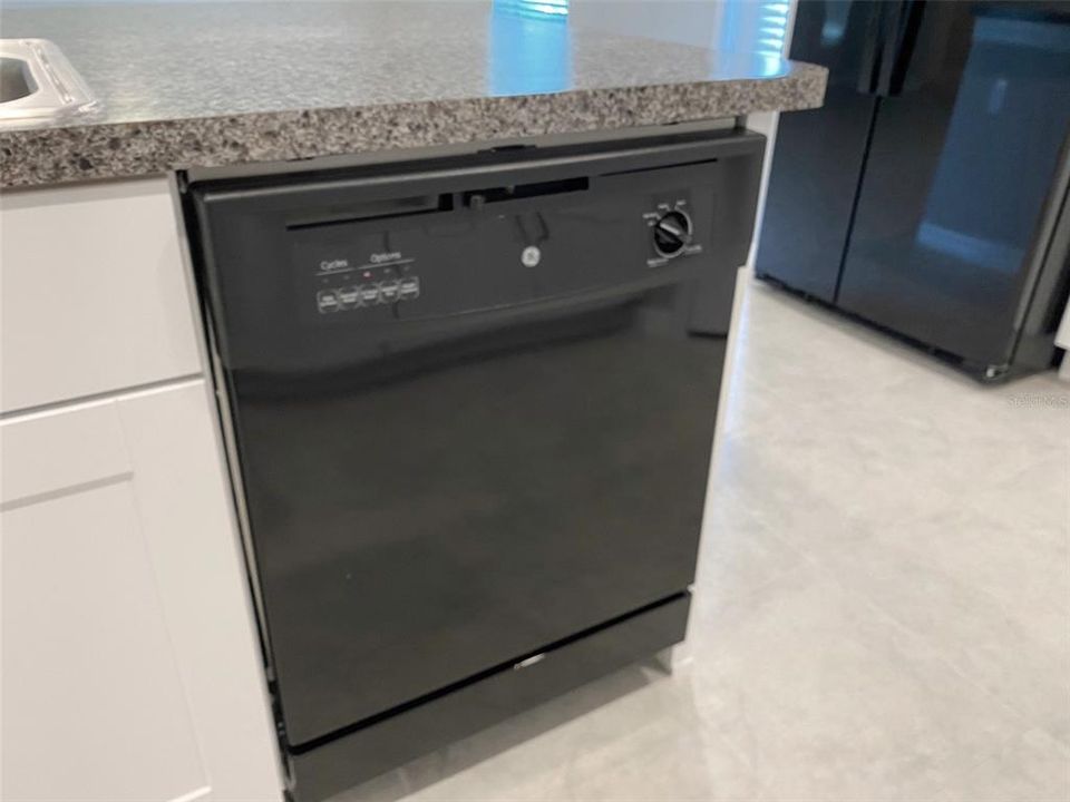 На продажу: $430,000 (5 спален, 2 ванн, 2215 Квадратных фут)