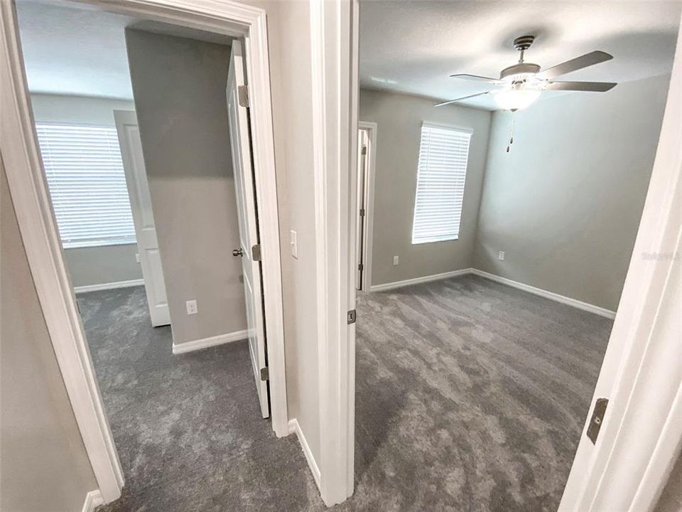 На продажу: $430,000 (5 спален, 2 ванн, 2215 Квадратных фут)