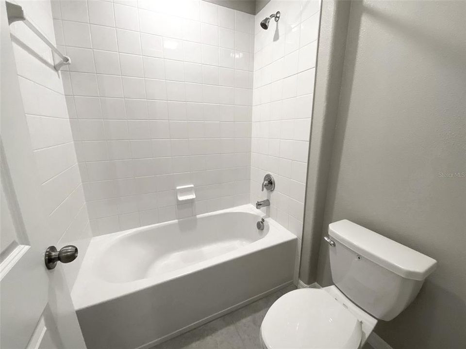 На продажу: $430,000 (5 спален, 2 ванн, 2215 Квадратных фут)