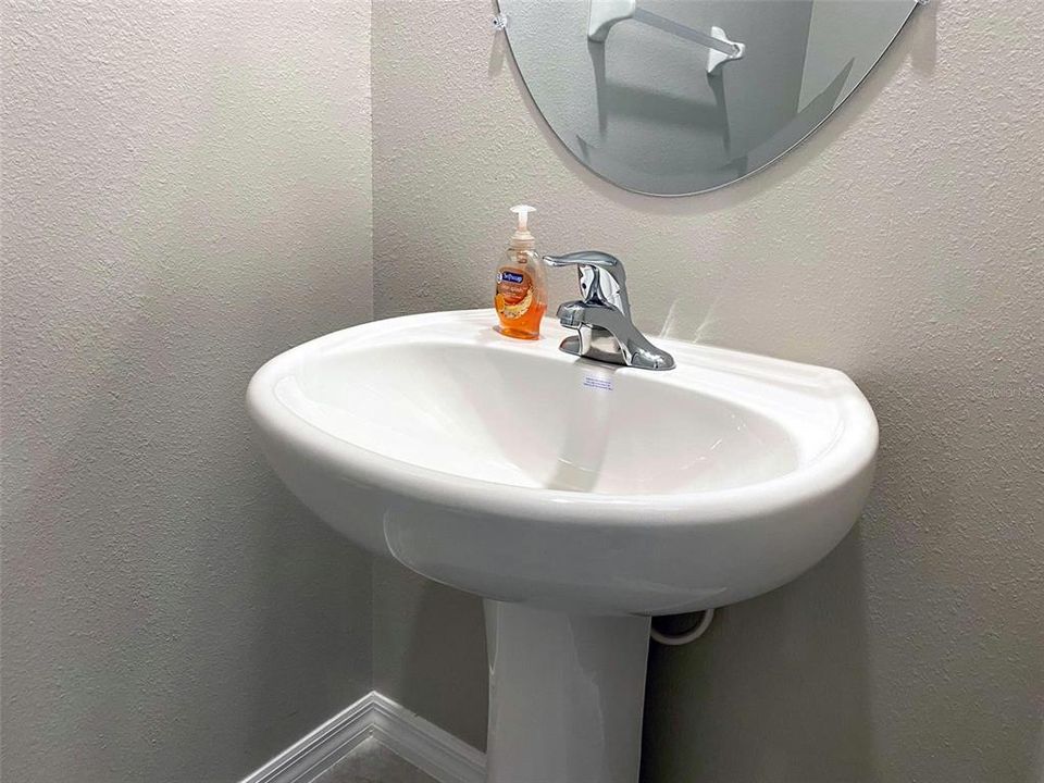 На продажу: $430,000 (5 спален, 2 ванн, 2215 Квадратных фут)