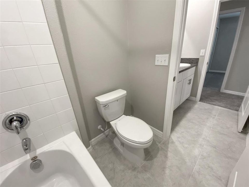 На продажу: $430,000 (5 спален, 2 ванн, 2215 Квадратных фут)