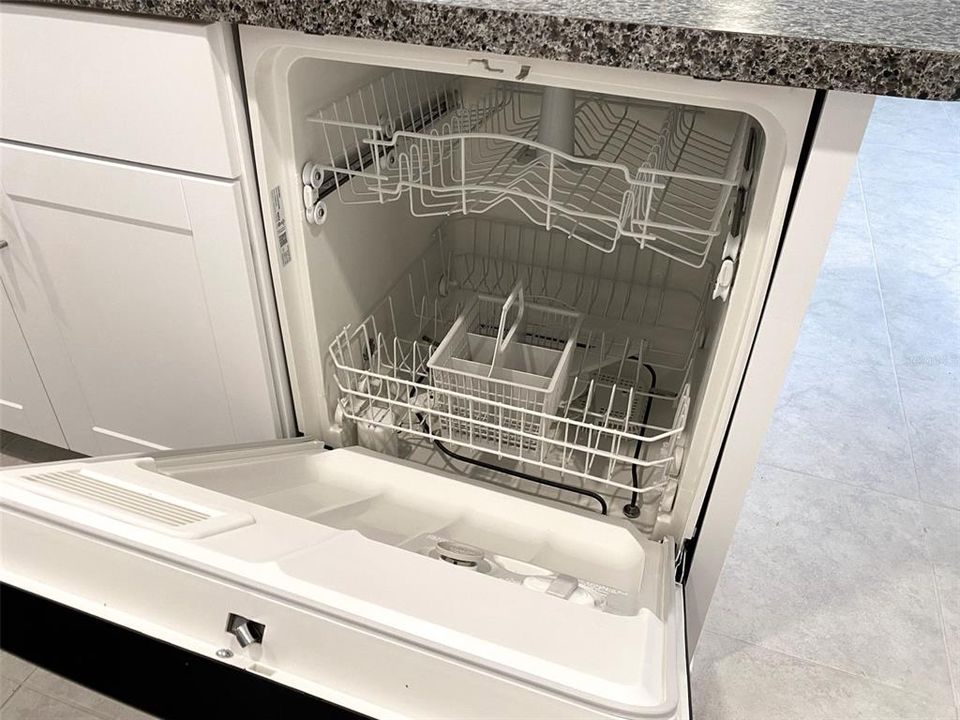 На продажу: $430,000 (5 спален, 2 ванн, 2215 Квадратных фут)