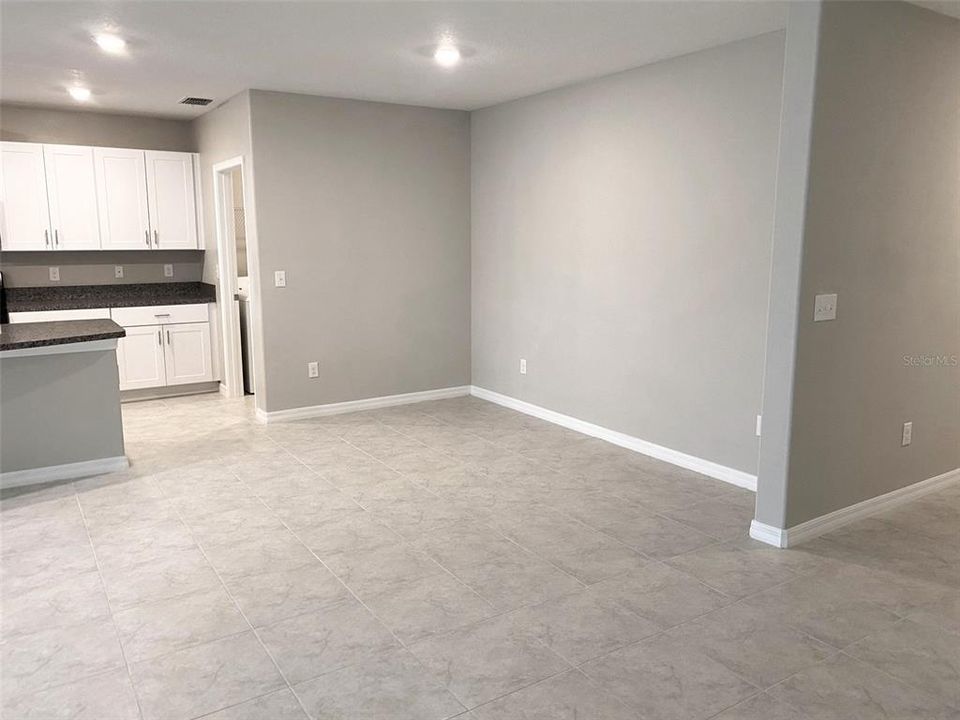 На продажу: $430,000 (5 спален, 2 ванн, 2215 Квадратных фут)