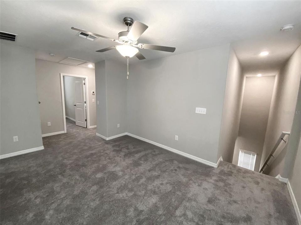 На продажу: $430,000 (5 спален, 2 ванн, 2215 Квадратных фут)