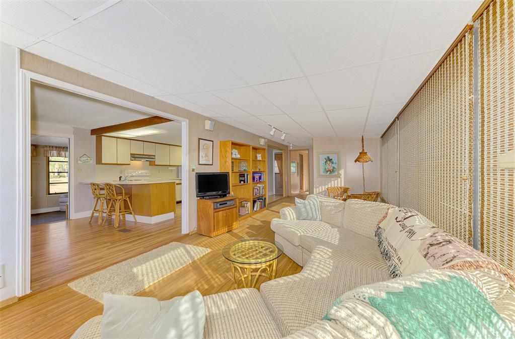 待售: $139,900 (2 贝兹, 2 浴室, 732 平方英尺)