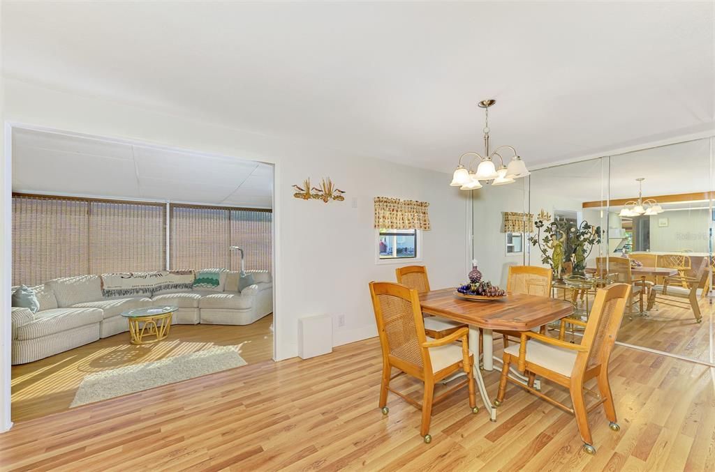 待售: $139,900 (2 贝兹, 2 浴室, 732 平方英尺)