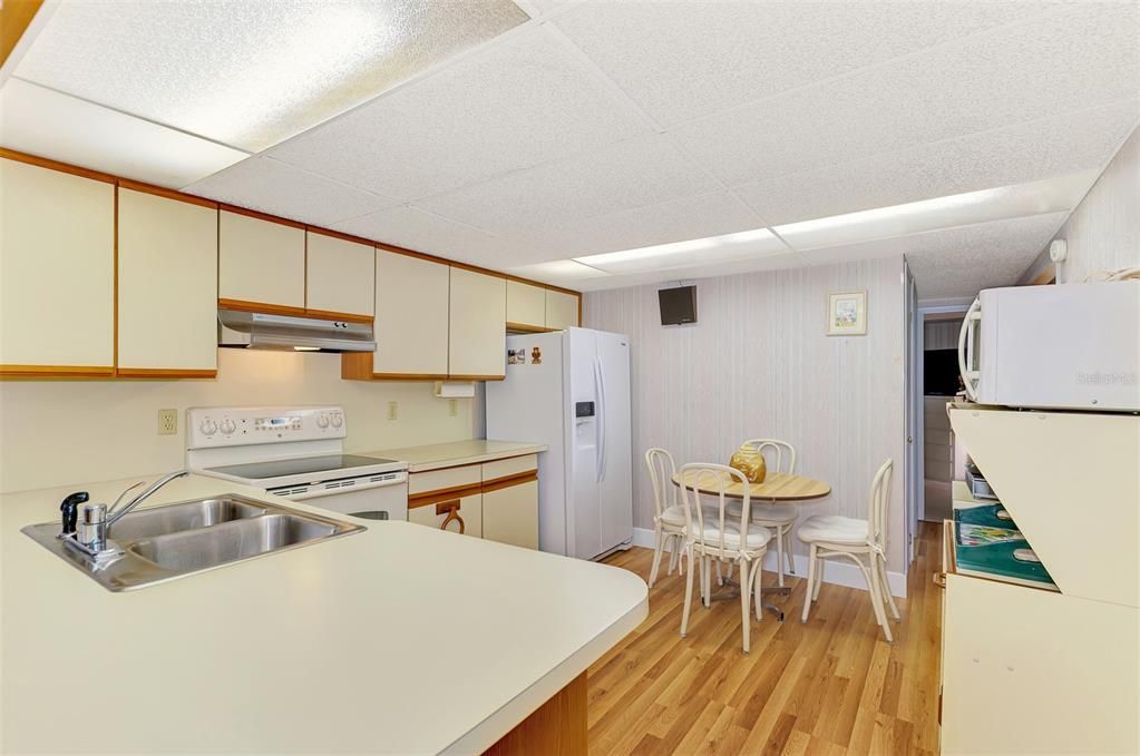 待售: $139,900 (2 贝兹, 2 浴室, 732 平方英尺)