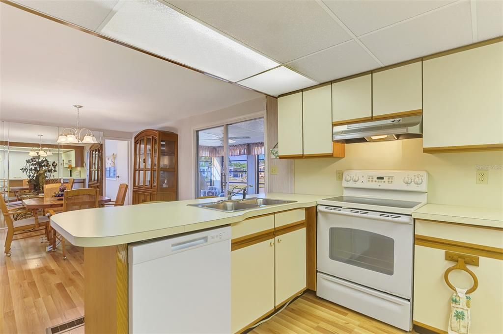 待售: $139,900 (2 贝兹, 2 浴室, 732 平方英尺)