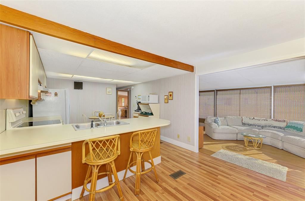 待售: $139,900 (2 贝兹, 2 浴室, 732 平方英尺)