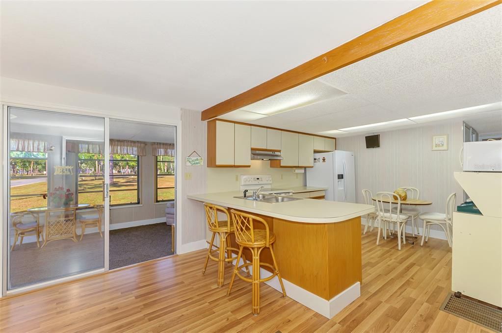 待售: $139,900 (2 贝兹, 2 浴室, 732 平方英尺)