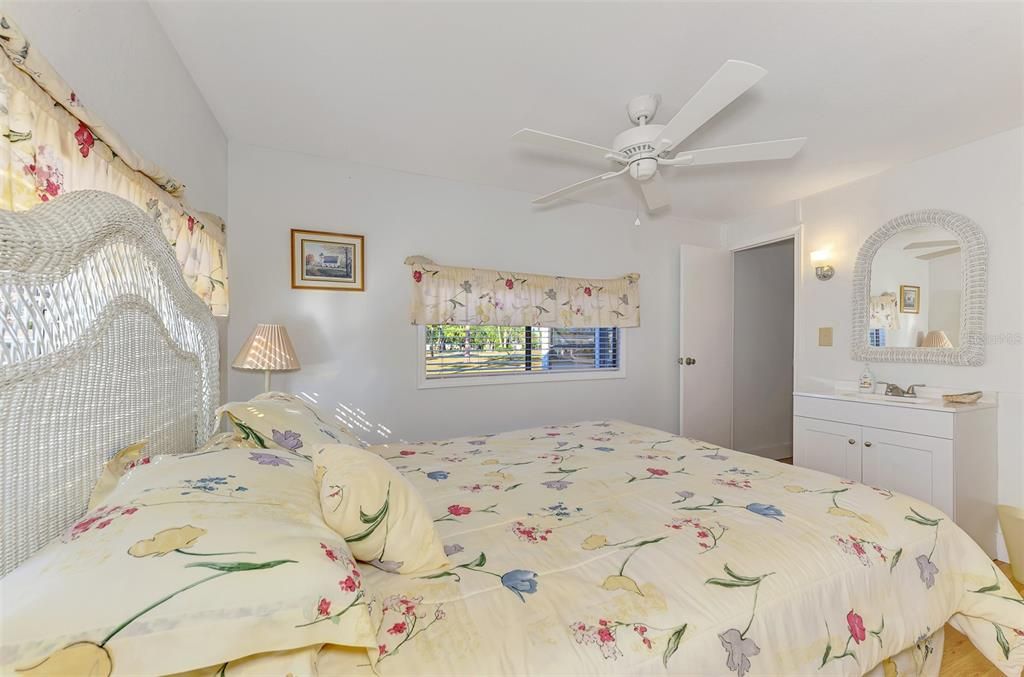 待售: $139,900 (2 贝兹, 2 浴室, 732 平方英尺)