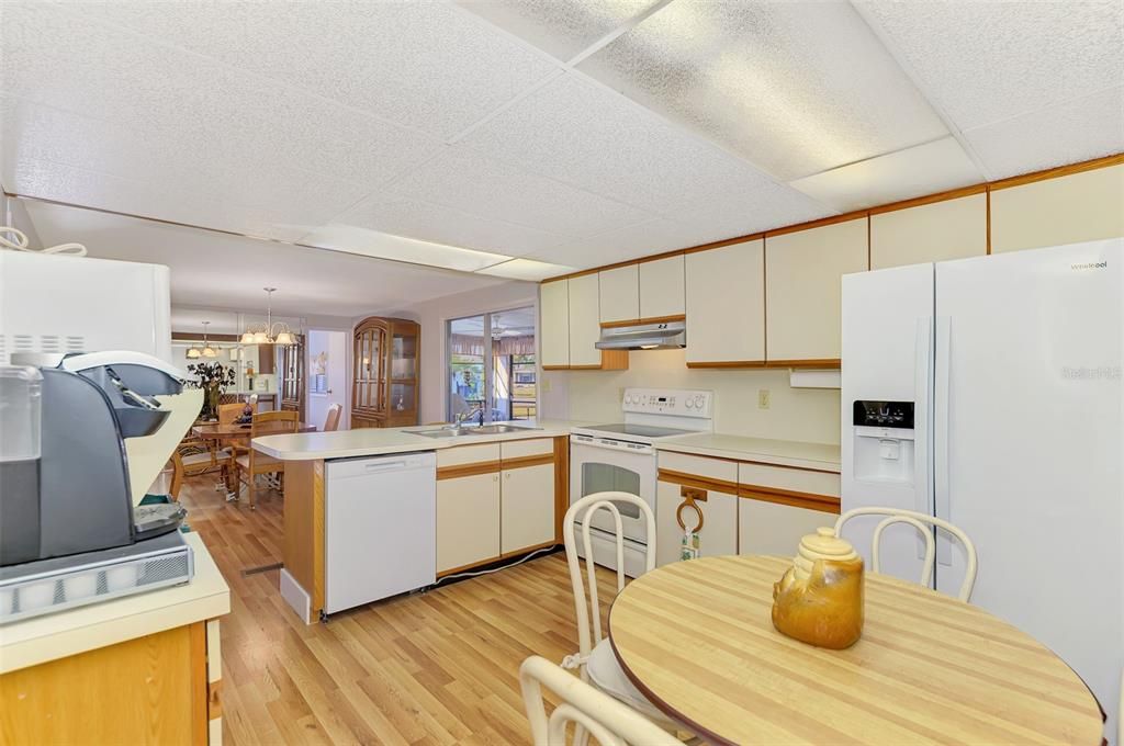 待售: $139,900 (2 贝兹, 2 浴室, 732 平方英尺)