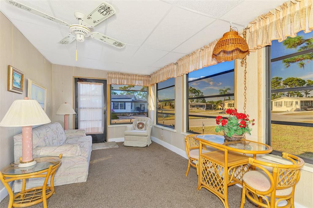 待售: $139,900 (2 贝兹, 2 浴室, 732 平方英尺)