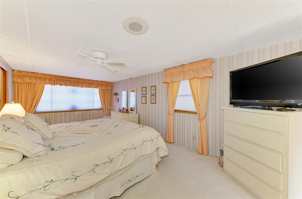 待售: $139,900 (2 贝兹, 2 浴室, 732 平方英尺)