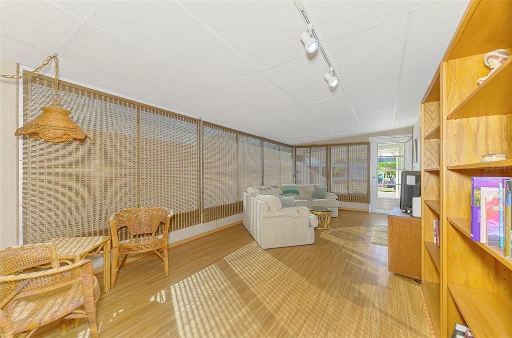 待售: $139,900 (2 贝兹, 2 浴室, 732 平方英尺)