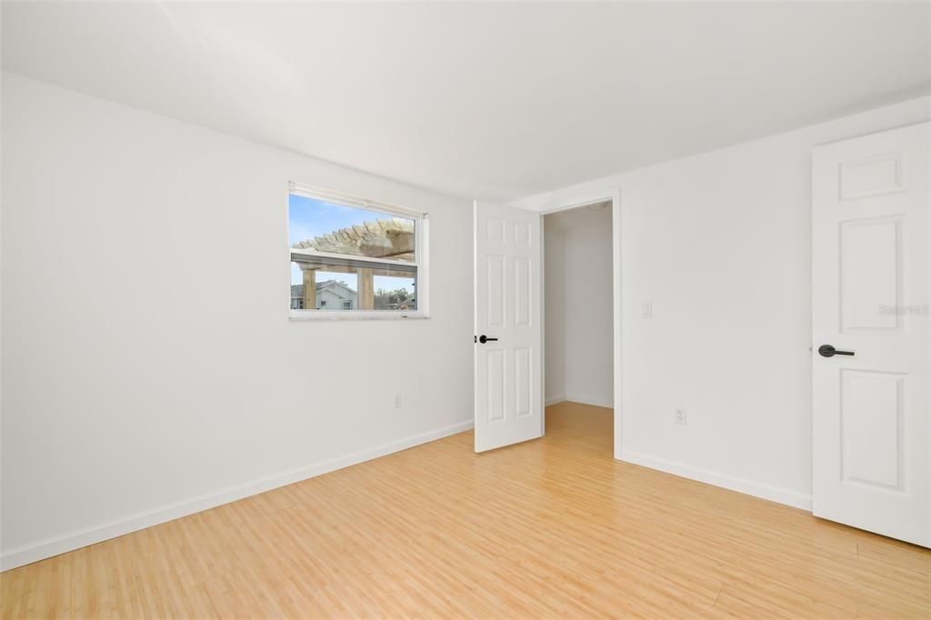 待售: $369,000 (2 贝兹, 1 浴室, 964 平方英尺)