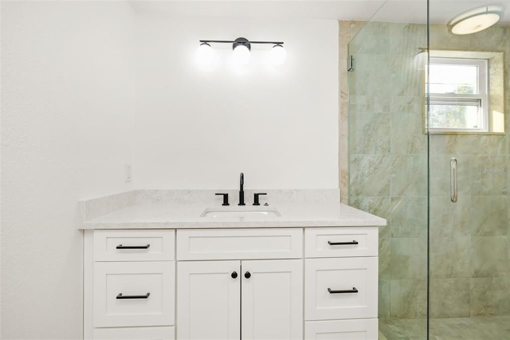 待售: $369,000 (2 贝兹, 1 浴室, 964 平方英尺)