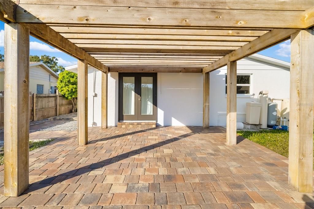 待售: $369,000 (2 贝兹, 1 浴室, 964 平方英尺)