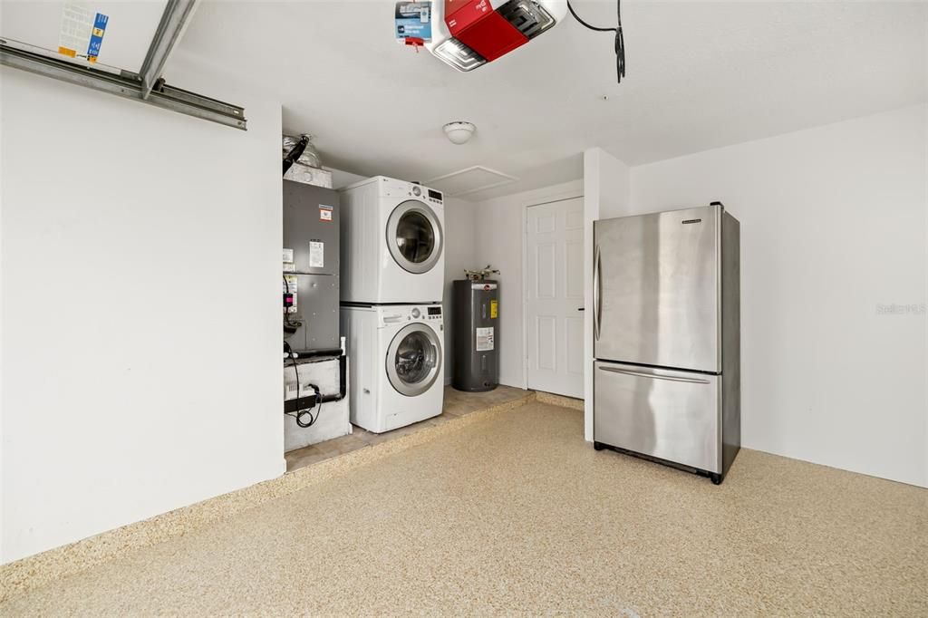 待售: $369,000 (2 贝兹, 1 浴室, 964 平方英尺)