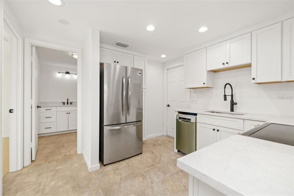 待售: $369,000 (2 贝兹, 1 浴室, 964 平方英尺)