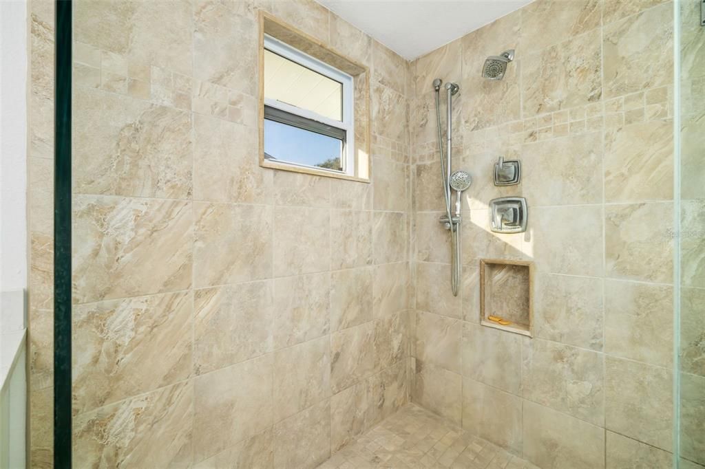 待售: $369,000 (2 贝兹, 1 浴室, 964 平方英尺)