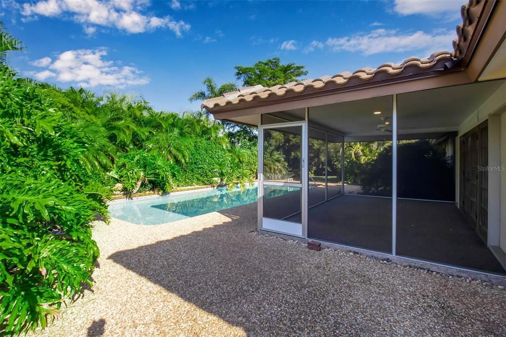 For Sale: $1,850,000 (4 beds, 2 baths, 2365 Square Feet)