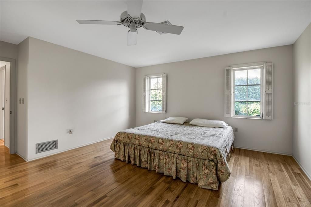 For Sale: $1,850,000 (4 beds, 2 baths, 2365 Square Feet)