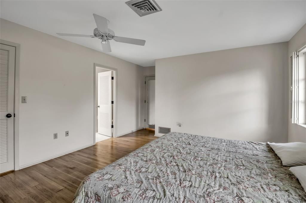 For Sale: $1,850,000 (4 beds, 2 baths, 2365 Square Feet)