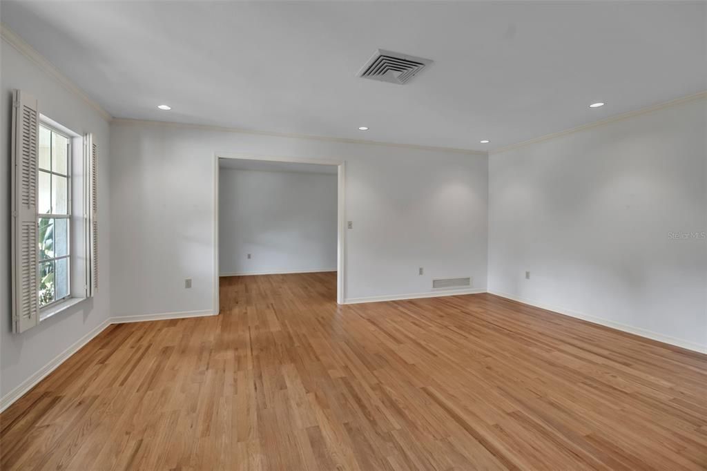 For Sale: $1,850,000 (4 beds, 2 baths, 2365 Square Feet)