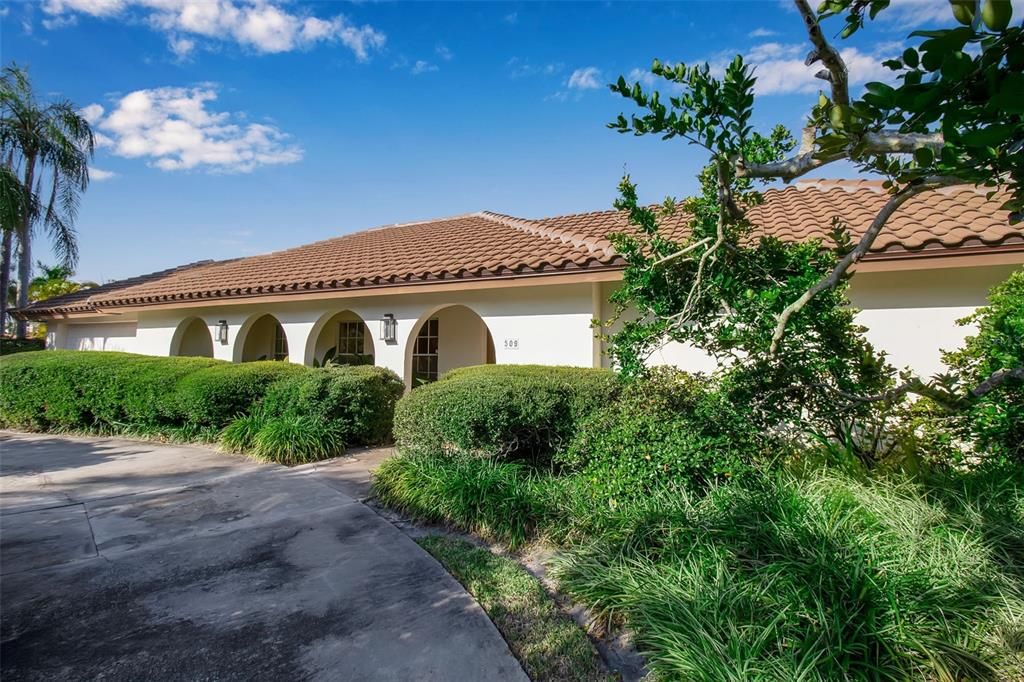 For Sale: $1,850,000 (4 beds, 2 baths, 2365 Square Feet)