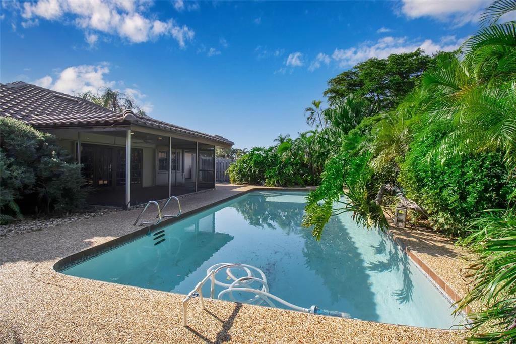 For Sale: $1,850,000 (4 beds, 2 baths, 2365 Square Feet)