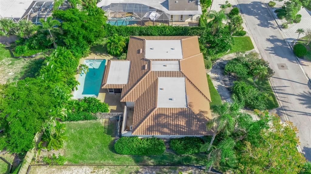 For Sale: $1,850,000 (4 beds, 2 baths, 2365 Square Feet)