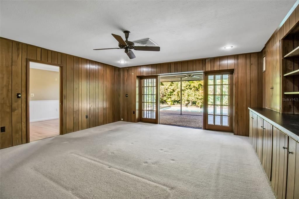 For Sale: $1,850,000 (4 beds, 2 baths, 2365 Square Feet)