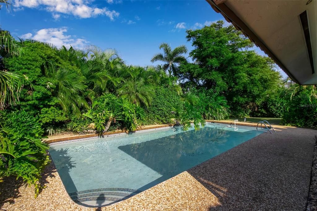 For Sale: $1,850,000 (4 beds, 2 baths, 2365 Square Feet)