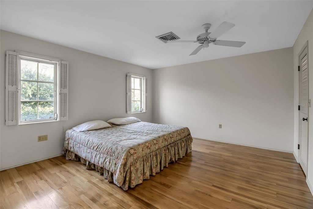 For Sale: $1,850,000 (4 beds, 2 baths, 2365 Square Feet)