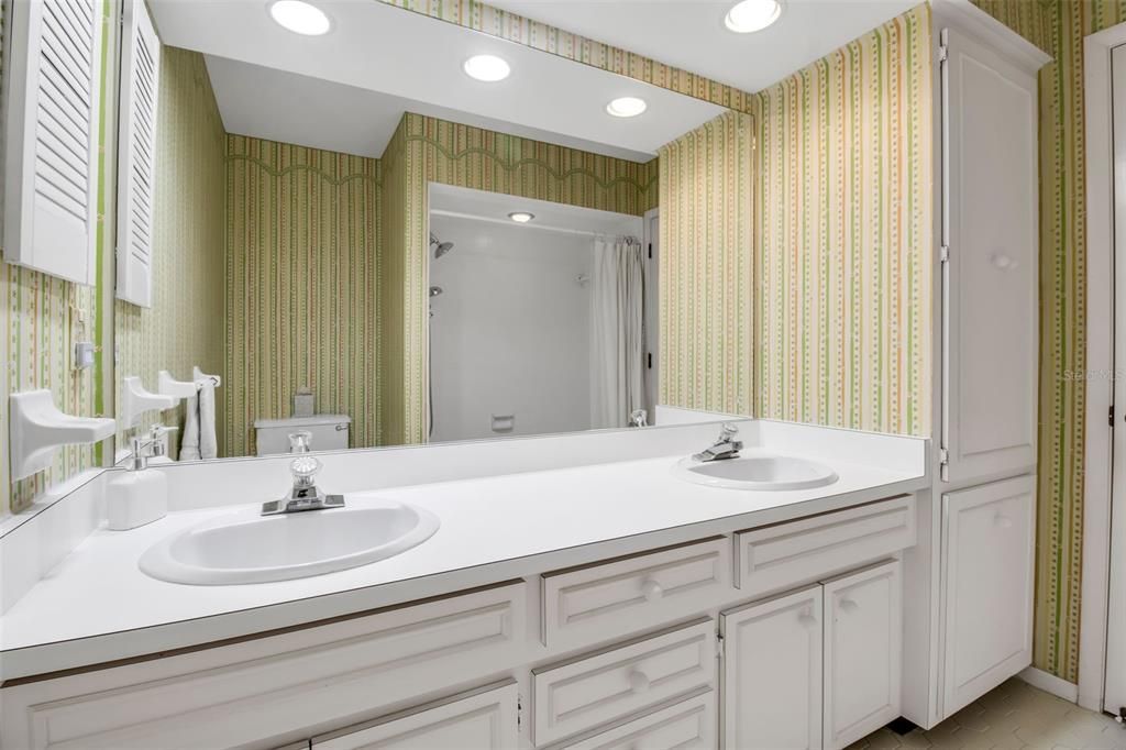 For Sale: $1,850,000 (4 beds, 2 baths, 2365 Square Feet)