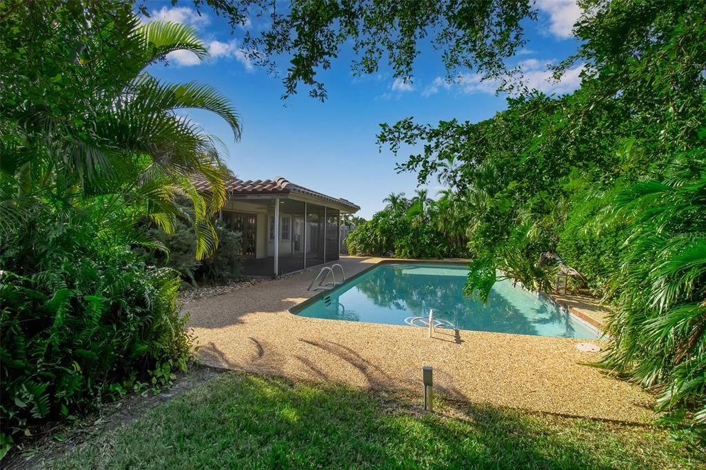 For Sale: $1,850,000 (4 beds, 2 baths, 2365 Square Feet)