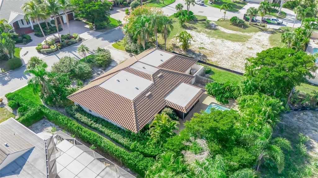 For Sale: $1,850,000 (4 beds, 2 baths, 2365 Square Feet)