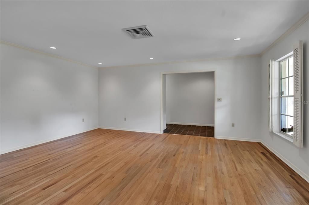 For Sale: $1,850,000 (4 beds, 2 baths, 2365 Square Feet)