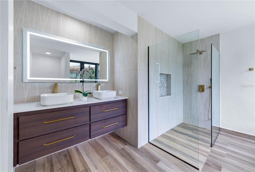 На продажу: $3,500,000 (5 спален, 5 ванн, 6185.24 Квадратных фут)