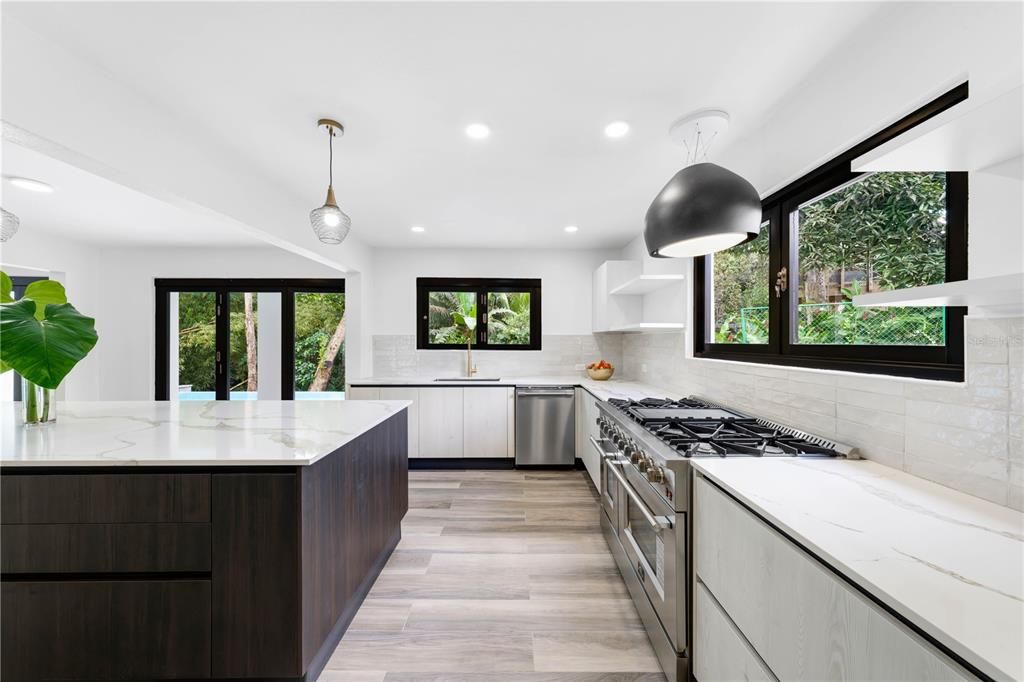 На продажу: $3,500,000 (5 спален, 5 ванн, 6185.24 Квадратных фут)