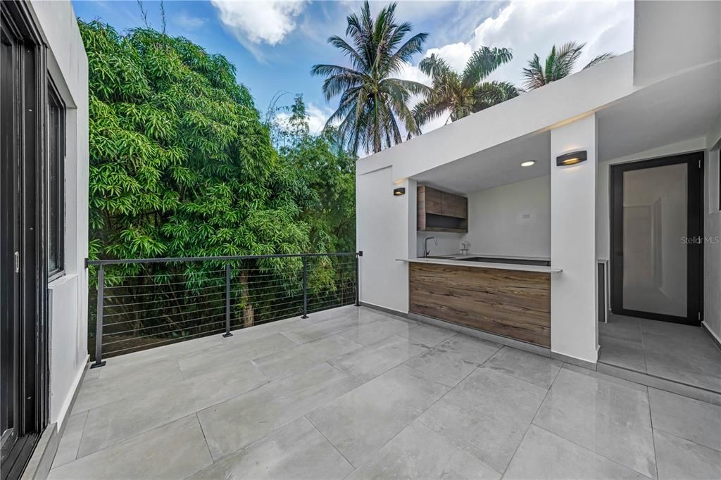 На продажу: $3,500,000 (5 спален, 5 ванн, 6185.24 Квадратных фут)